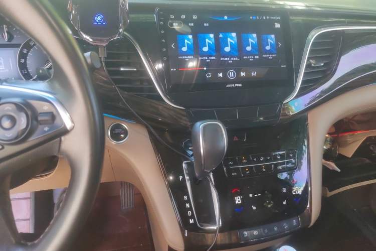 Used Buick GL8 2017 ES 28T Luxury Model China V Standard Audio And AC Panel