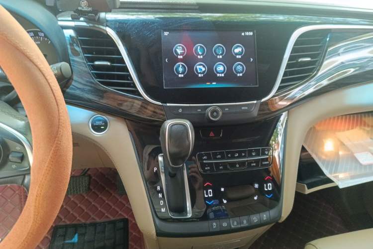 Used Buick GL8 2017 ES 28T Luxury Model China V Standard Audio And AC Panel