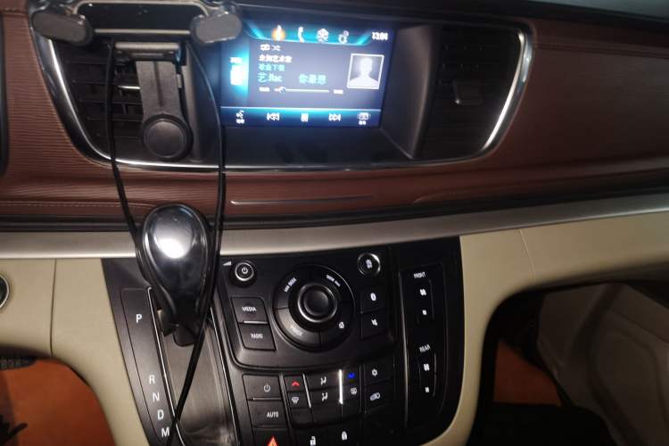 Used Buick GL8 2017 25S Comfort Version China V Standard Audio And AC Panel