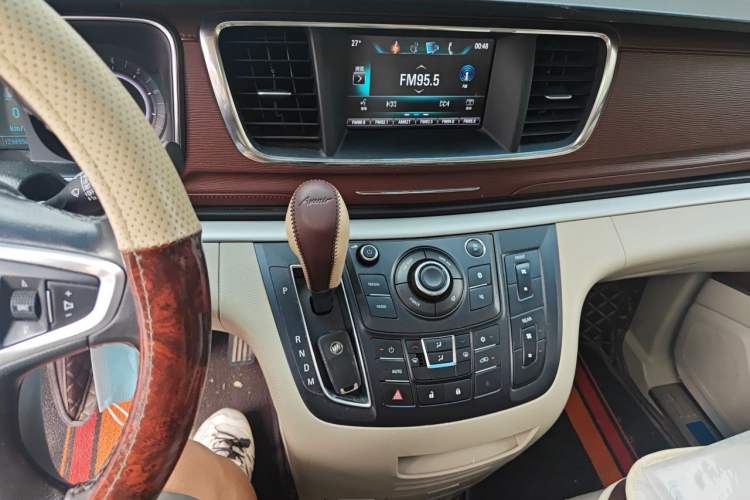 Used Buick GL8 2017 25S Luxury Version China V Standard Audio And AC Panel