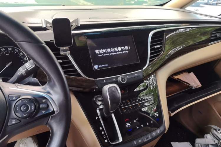 Used Buick GL8 2017 ES 28T Flagship Model China V Standard Audio And AC Panel