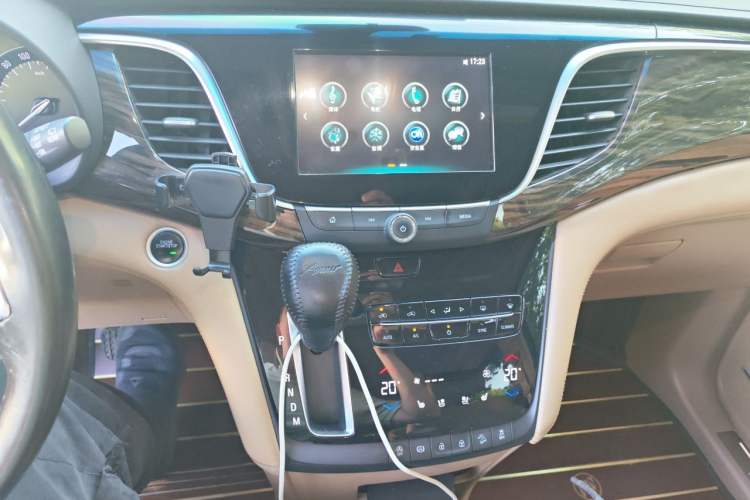 Used Buick GL8 2017 ES 28T Flagship Model China V Standard Audio And AC Panel