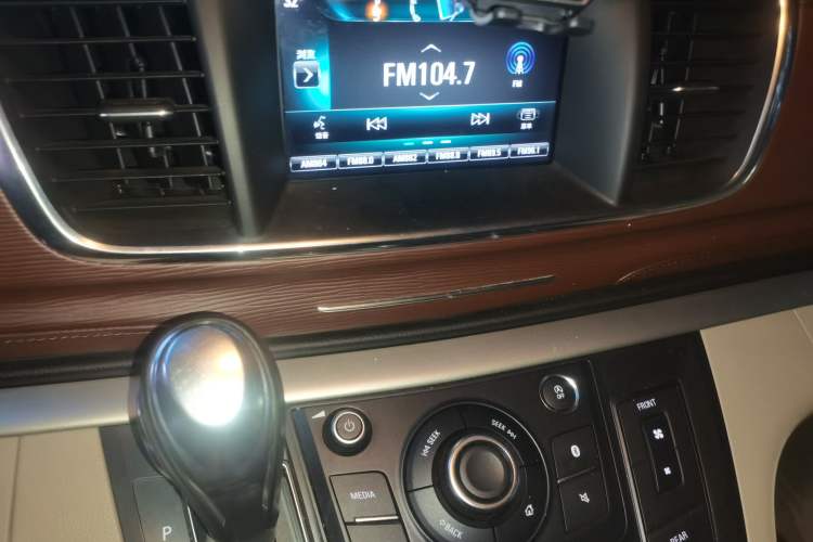 Used Buick GL8 2017 25S Luxury Version China V Standard Audio And AC Panel