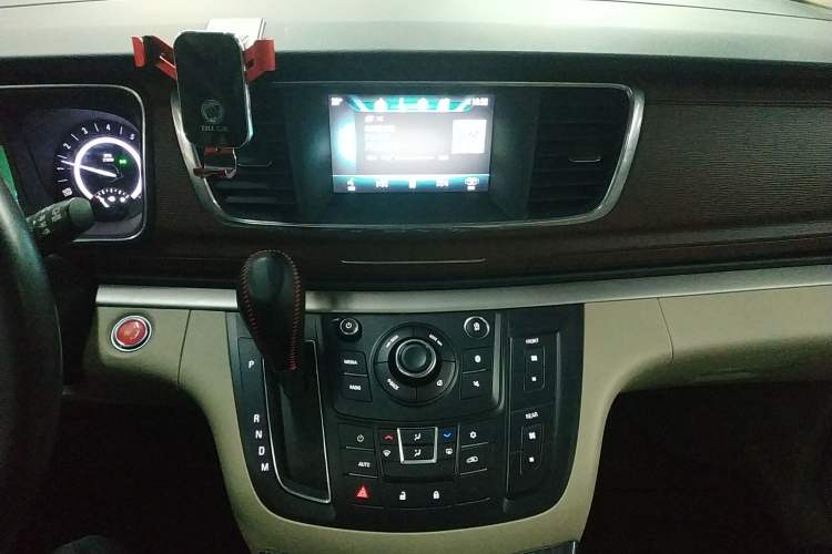 Used Buick GL8 2017 25S Luxury Version China V Standard Audio And AC Panel