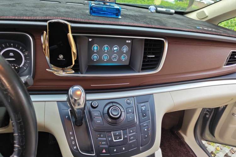 Used Buick GL8 2017 25S Luxury Version China V Standard Audio And AC Panel