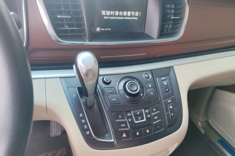 Used Buick GL8 2017 25S Luxury Version China V Standard Audio And AC Panel