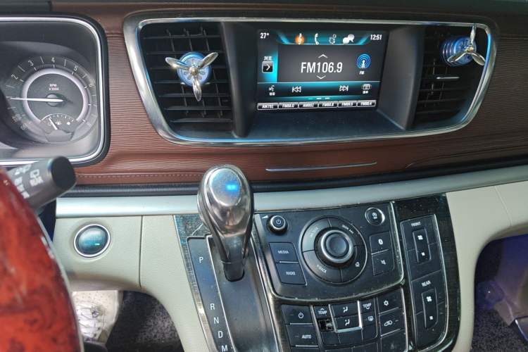 Used Buick GL8 2017 25S Luxury Version China V Standard Audio And AC Panel
