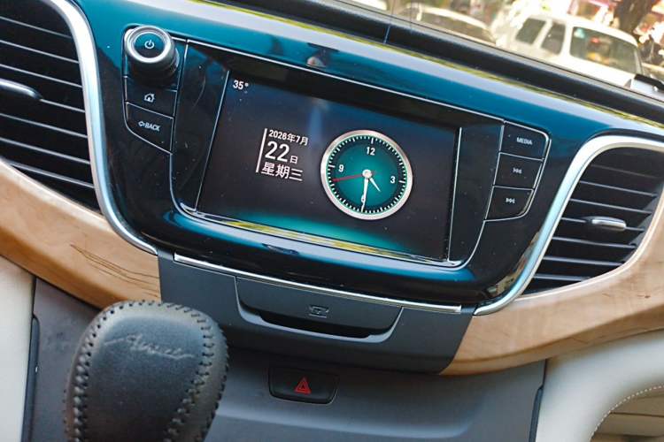 Used Buick GL8 2017 ES 28T Comfort Model China V Standard Audio And AC Panel