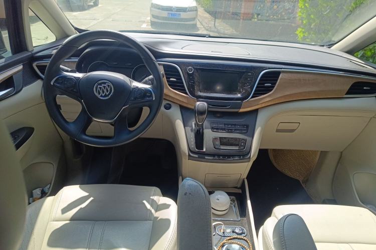 Used Buick GL8 2017 ES 28T Comfort Model China V Standard Center Console
