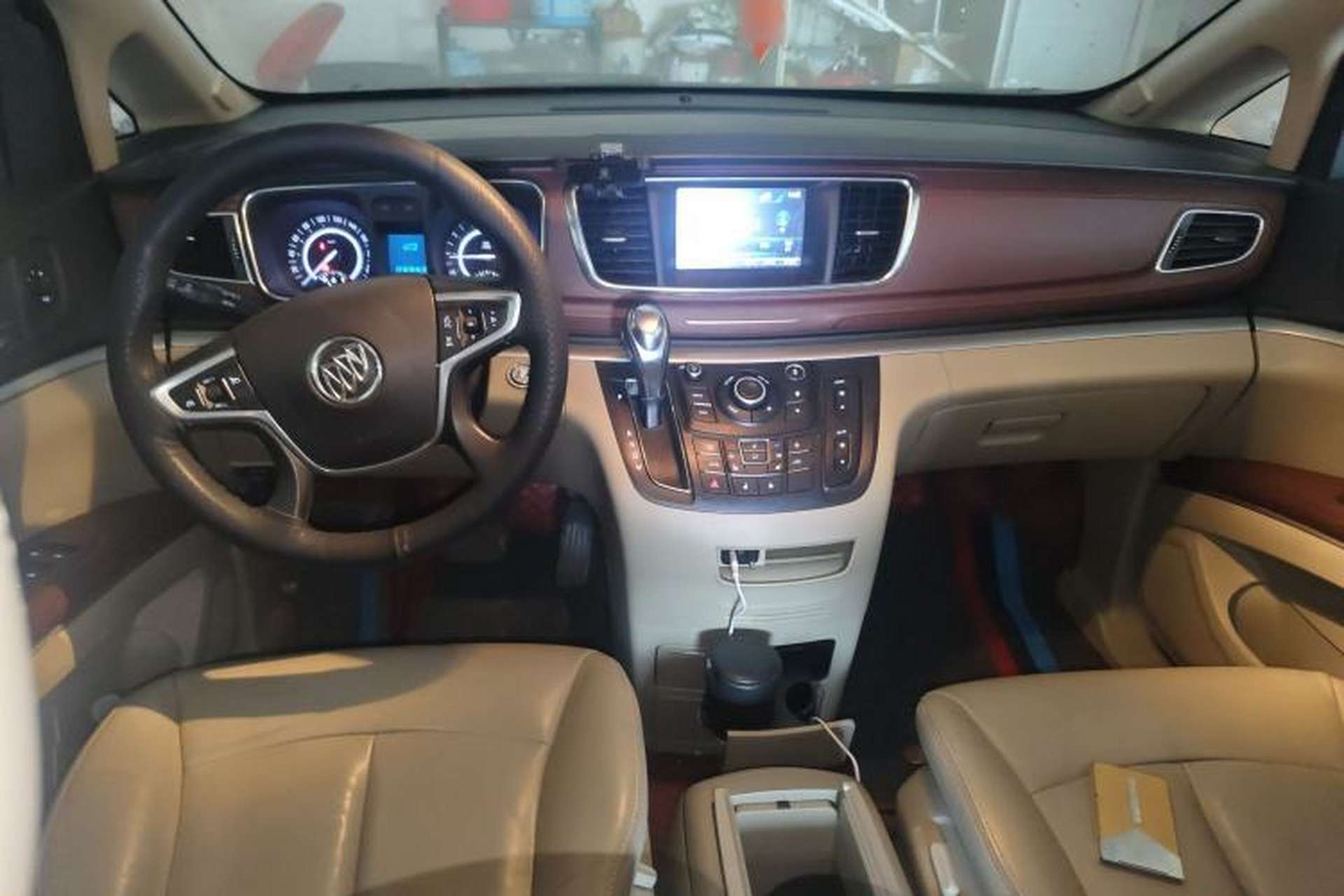 Used Buick GL8 2017 25S Prestige Version China V Standard Center Console