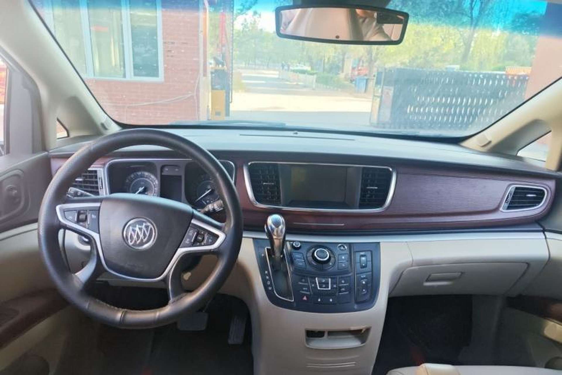 Used Buick GL8 2017 25S Luxury Version China V Standard Center Console