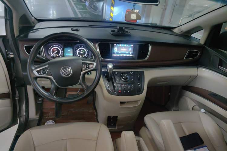 Used Buick GL8 2017 25S Luxury Version China V Standard Center Console