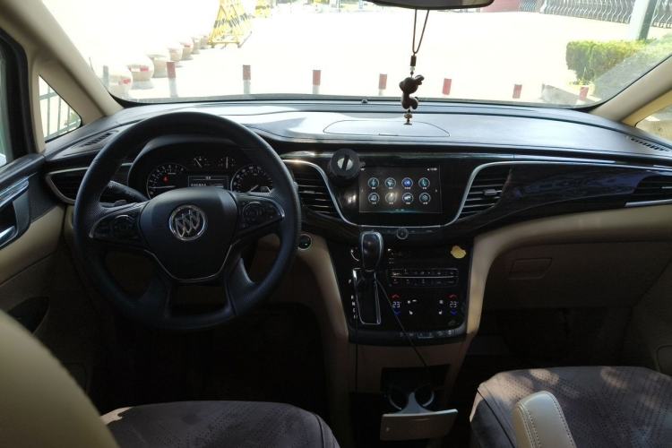 Used Buick GL8 2017 ES 28T Luxury Model China V Standard Center Console