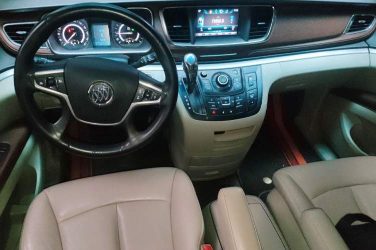 Used Buick GL8 2017 25S Luxury Version China V Standard Center Console
