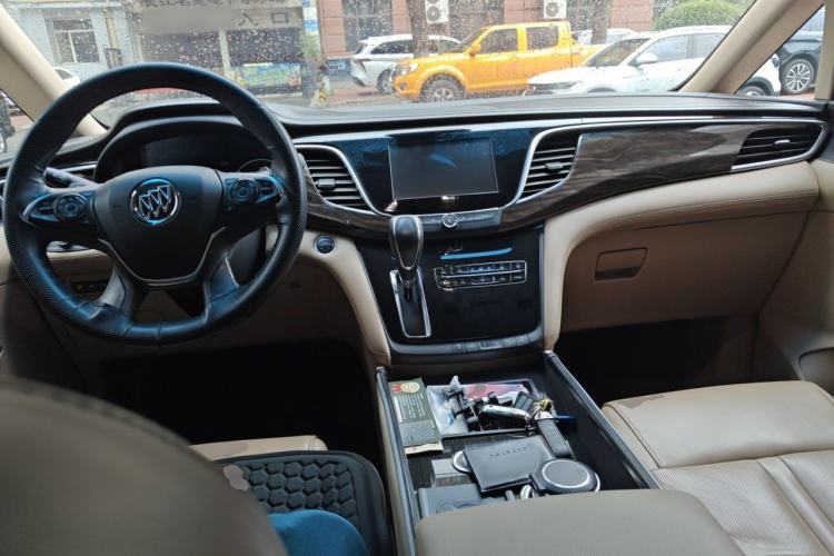 Used Buick GL8 2017 ES 28T Flagship Model China V Standard Center Console