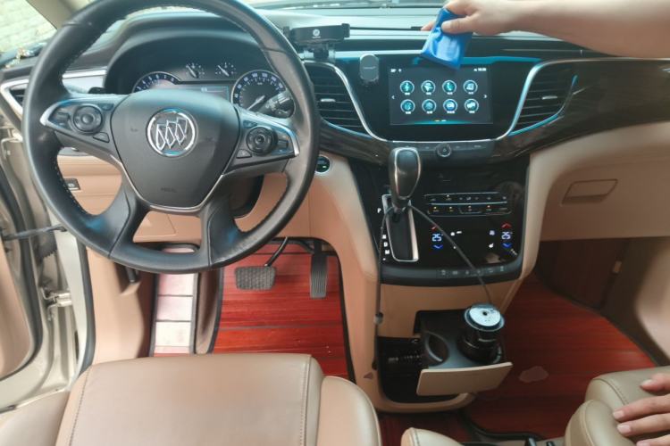 Used Buick GL8 2017 ES 28T Luxury Model China V Standard Center Console