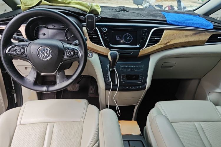 Used Buick GL8 2017 ES 28T Comfort Model China V Standard Center Console
