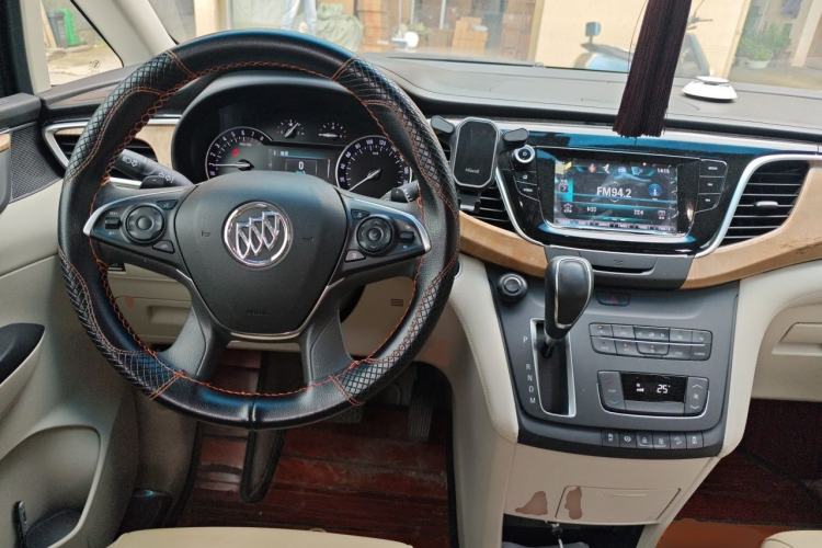 Used Buick GL8 2017 ES 28T Comfort Model China V Standard Center Console