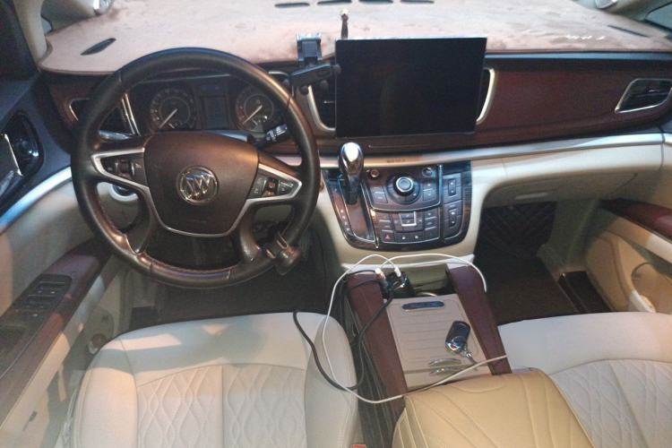 Used Buick GL8 2017 25S Luxury Version China V Standard Center Console