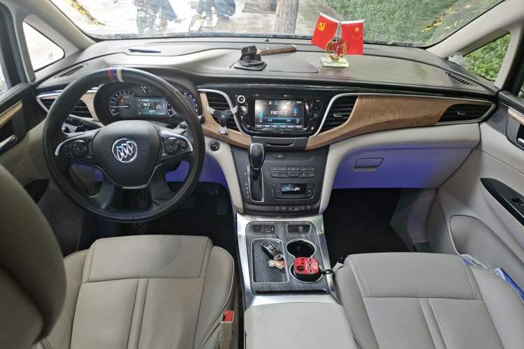 Used Buick GL8 2017 ES 28T Comfort Model China V Standard Center Console