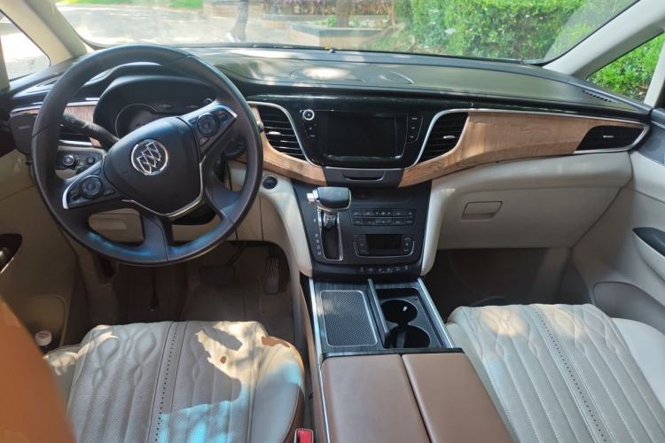 Used Buick GL8 2017 ES 28T Comfort Model China V Standard Center Console