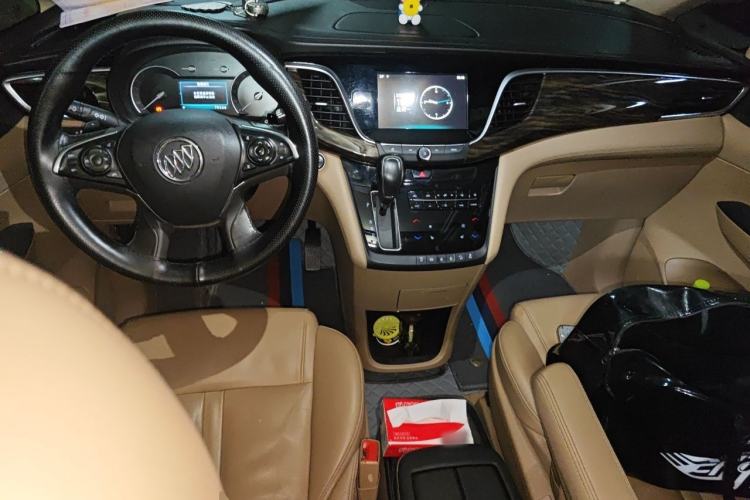 Used Buick GL8 2017 ES 28T Luxury Model China V Standard Center Console