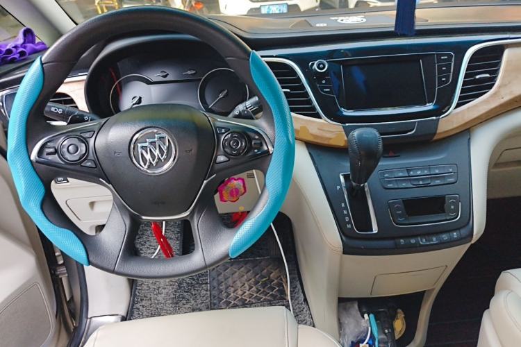 Used Buick GL8 2017 ES 28T Comfort Model China V Standard Center Console