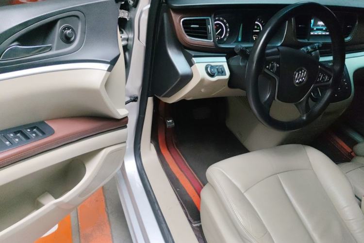 Used Buick GL8 2017 25S Luxury Version China V Standard Driver Seat