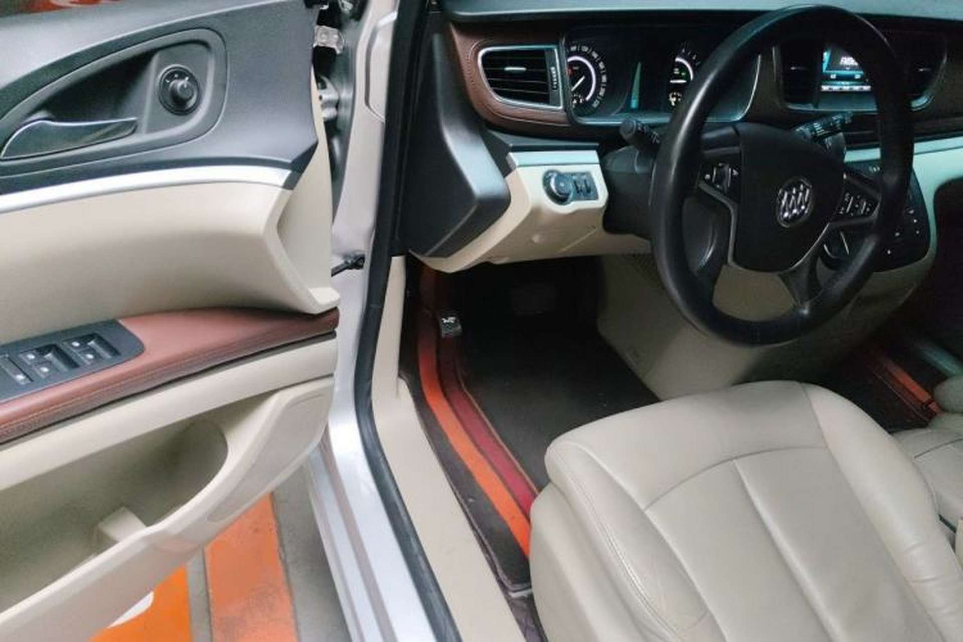 Used Buick GL8 2017 25S Luxury Version China V Standard Driver Seat