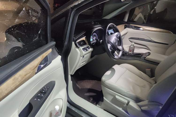 Used Buick GL8 2017 ES 28T Comfort Model China V Standard Driver Seat