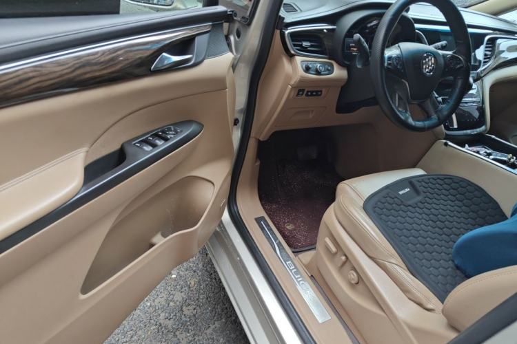 Used Buick GL8 2017 ES 28T Flagship Model China V Standard Driver Seat