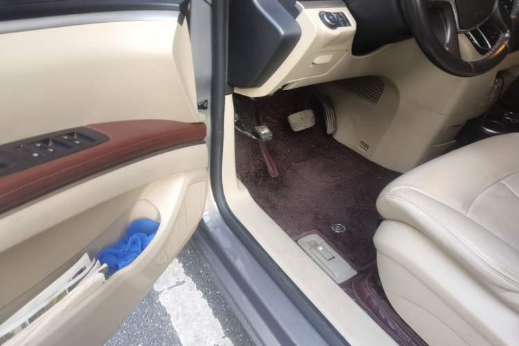 Used Buick GL8 2017 25S Luxury Version China V Standard Driver Seat