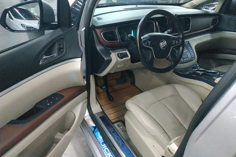 Used Buick GL8 2017 25S Luxury Version China V Standard Driver Seat