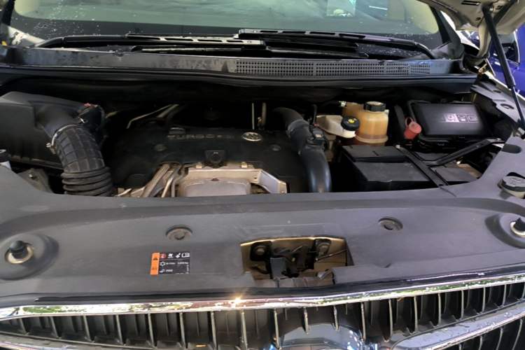 Used Buick GL8 2017 ES 28T Flagship Model China V Standard Engine Bay