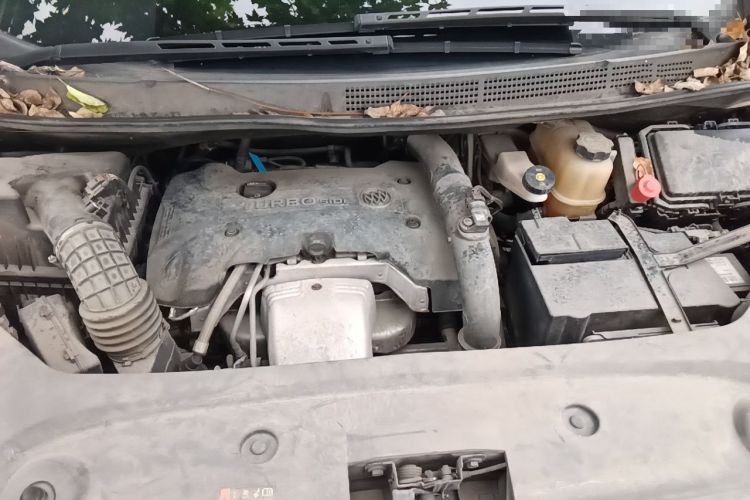 Used Buick GL8 2017 ES 28T Flagship Model China V Standard Engine Bay