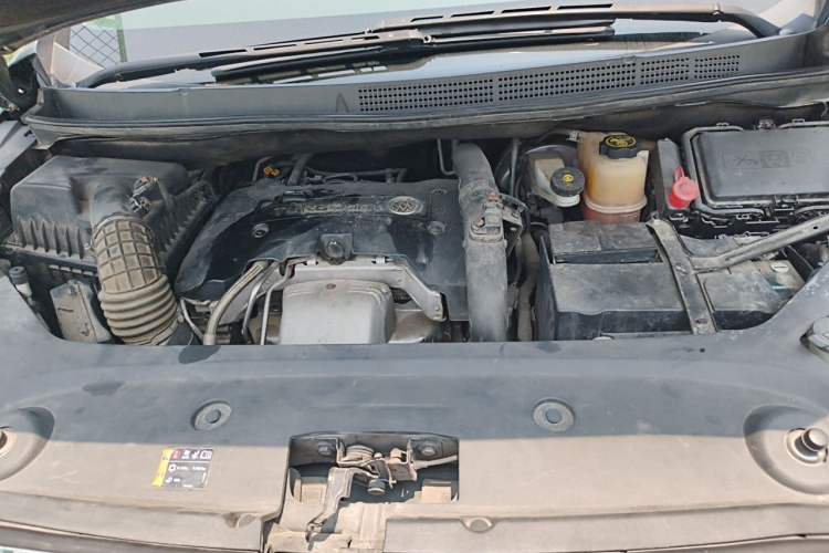 Used Buick GL8 2017 ES 28T Comfort Model China V Standard Engine Bay