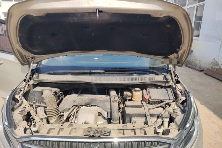 Used Buick GL8 2017 ES 28T Comfort Model China V Standard Engine Bay