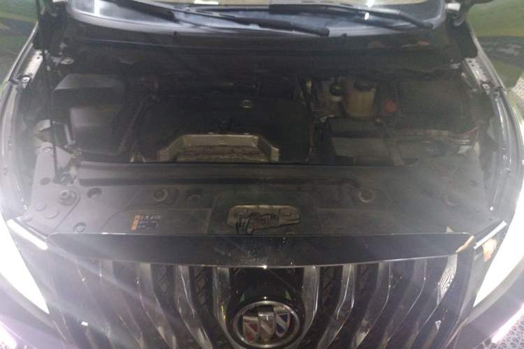 Used Buick GL8 2017 25S Luxury Version China V Standard Engine Bay