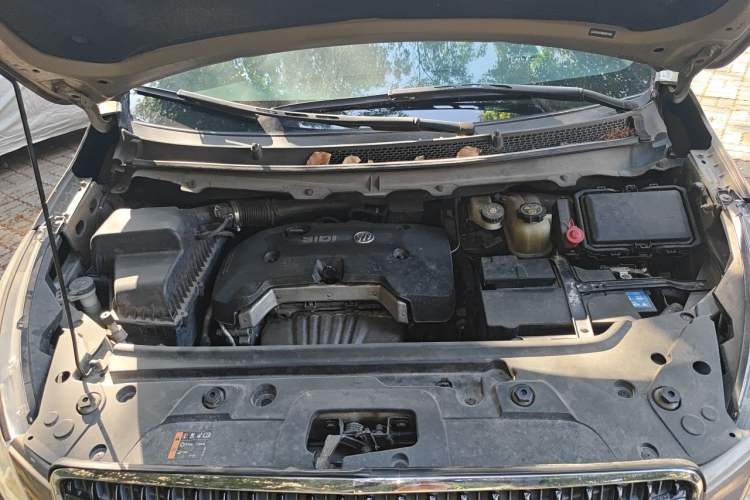 Used Buick GL8 2017 25S Luxury Version China V Standard Engine Bay