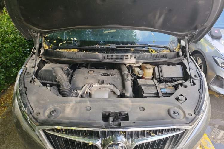 Used Buick GL8 2017 ES 28T Comfort Model China V Standard Engine Bay