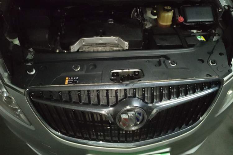 Used Buick GL8 2017 25S Luxury Version China V Standard Engine Bay