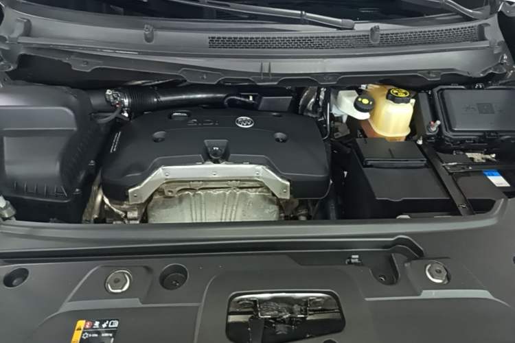 Used Buick GL8 2017 25S Luxury Version China V Standard Engine Bay