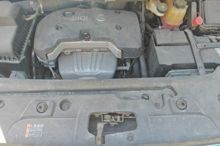 Used Buick GL8 2017 25S Prestige Version China V Standard Engine Bay