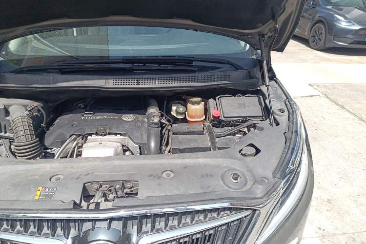 Used Buick GL8 2017 ES 28T Comfort Model China V Standard Engine Bay Left