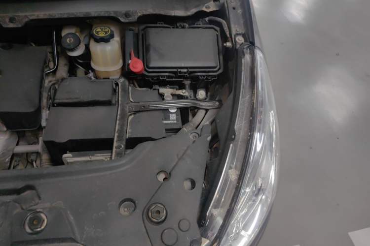 Used Buick GL8 2017 25S Luxury Version China V Standard Engine Bay Left