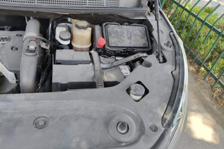 Used Buick GL8 2017 ES 28T Luxury Model China V Standard Engine Bay Left