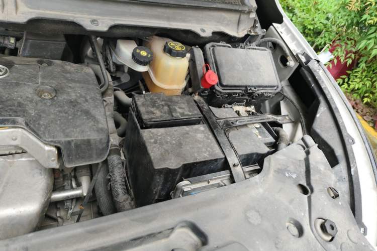 Used Buick GL8 2017 25S Luxury Version China V Standard Engine Bay Left