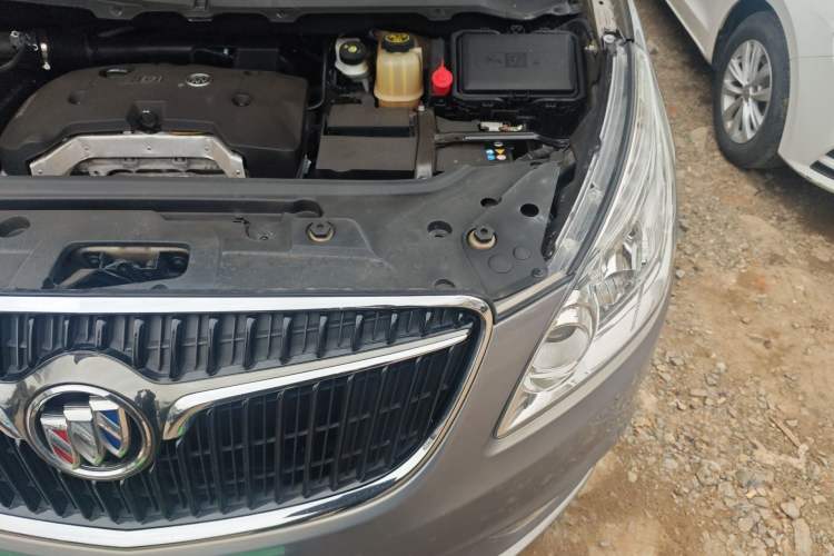 Used Buick GL8 2017 25S Comfort Version China V Standard Engine Bay Left