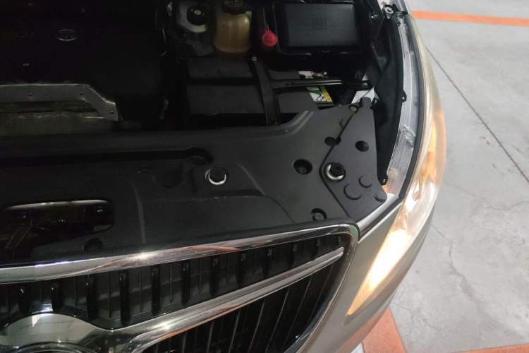 Used Buick GL8 2017 25S Luxury Version China V Standard Engine Bay Left