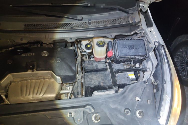 Used Buick GL8 2017 25S Luxury Version China V Standard Engine Bay Left
